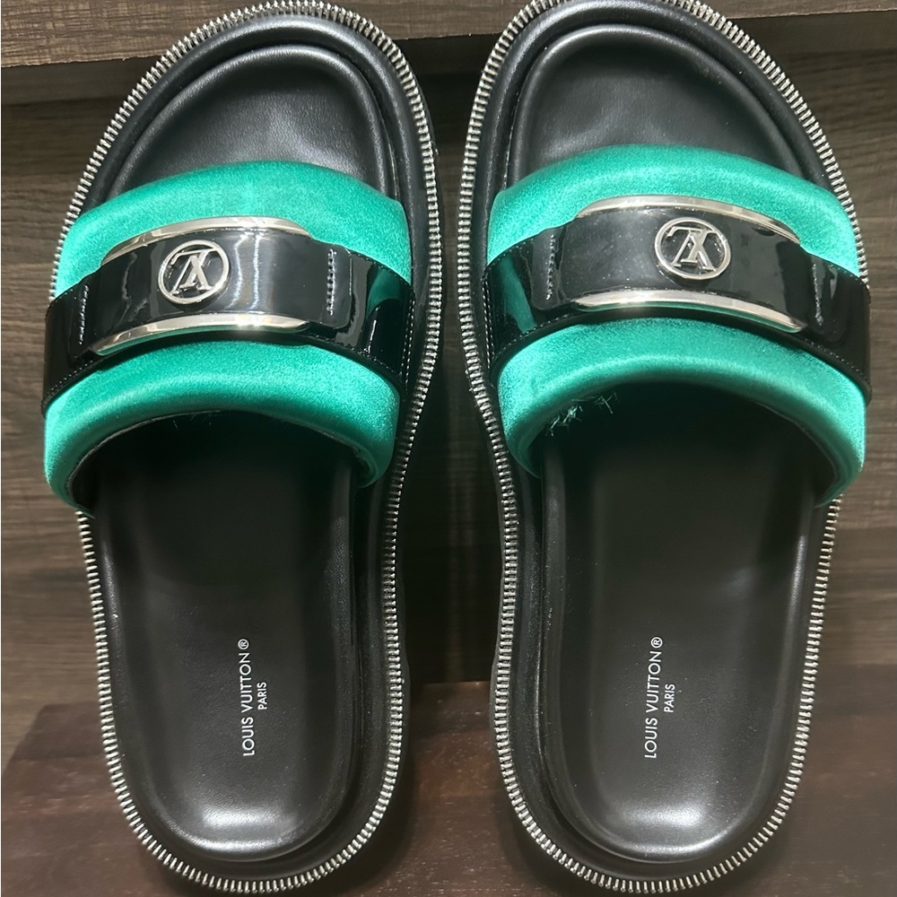 LV
Pool Pillow ltr mules; grn blk pat leather w/ silver LV buckle; leather sole